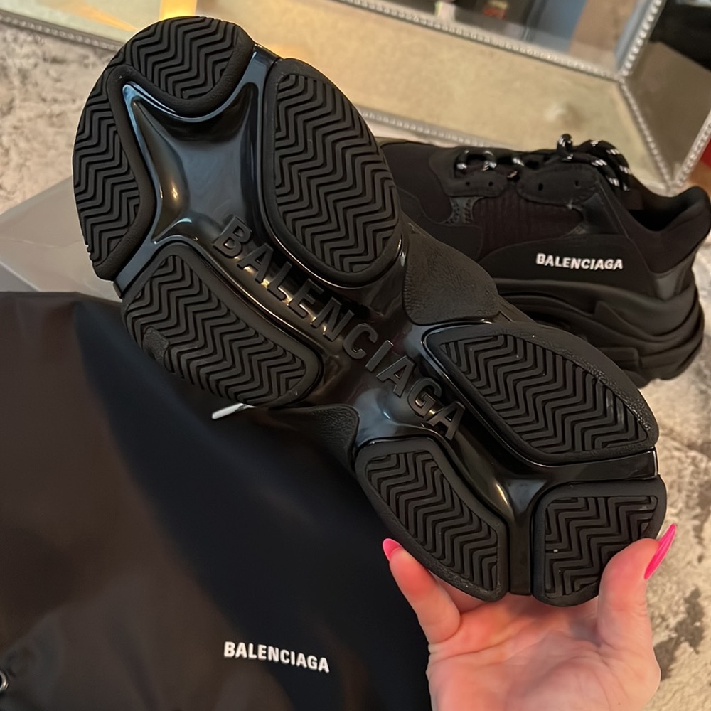 Balenciaga Triple S Sneaker - Picture 2 of 4